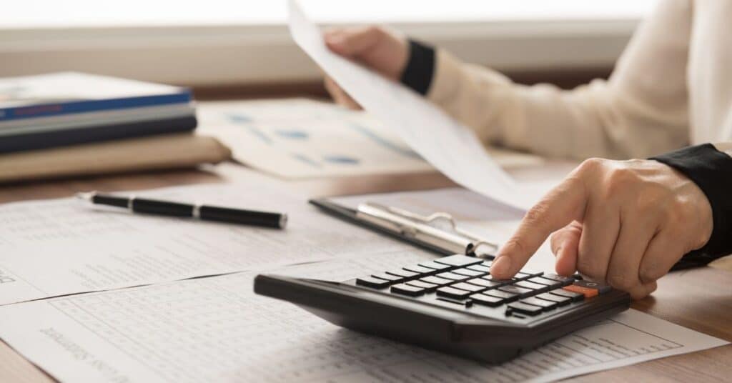 בחינת אפשרויות המימון